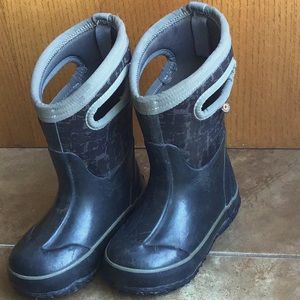 Toddler boys BOGS winter boots